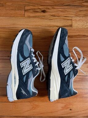 New Balance Men's Dark Blue and Light Blue 990v4 Athletic Sneakers